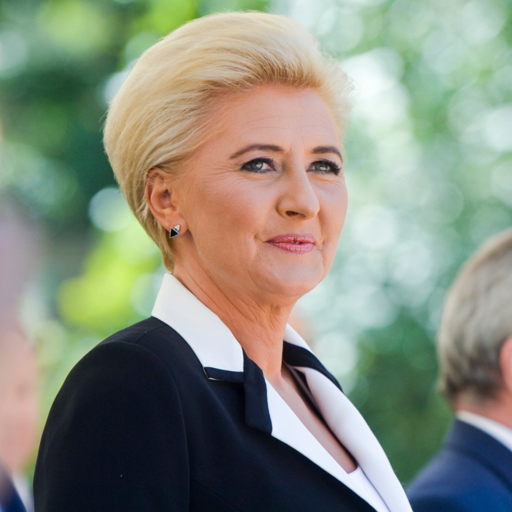 To robi Agata Duda, żeby wyglądać smukło. Przejrzeliśmy jej sekretne triki